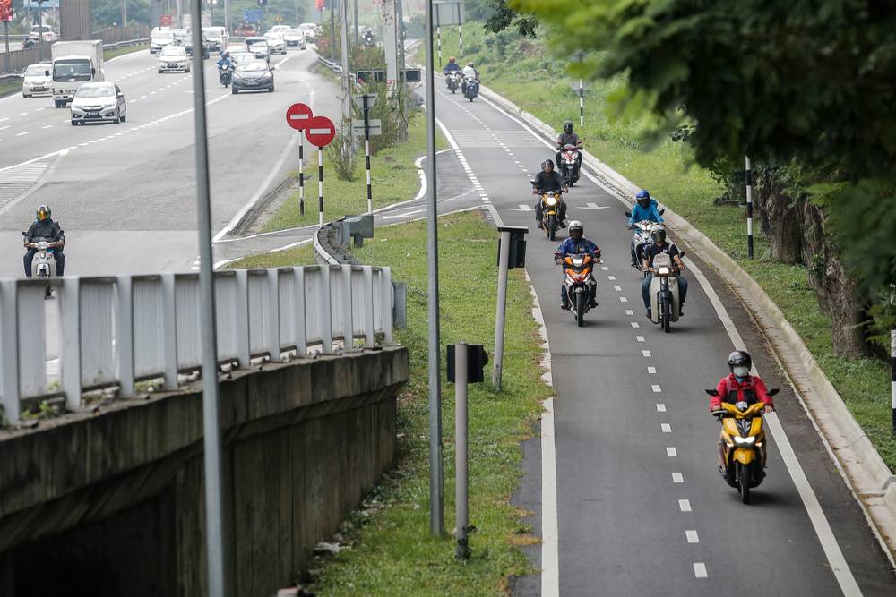 Is Lane Sharing Legal in Florida? What Motorcyclists